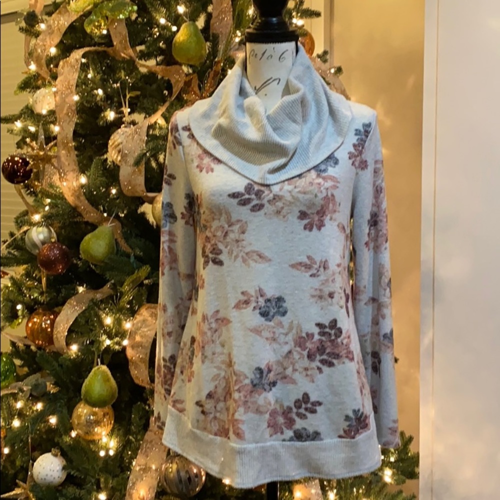 EUC Ladies Distressed Cowl Neck Top Size M!!